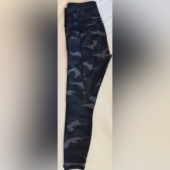 New without tags Athleta camo size medium - Picture 4 of 8